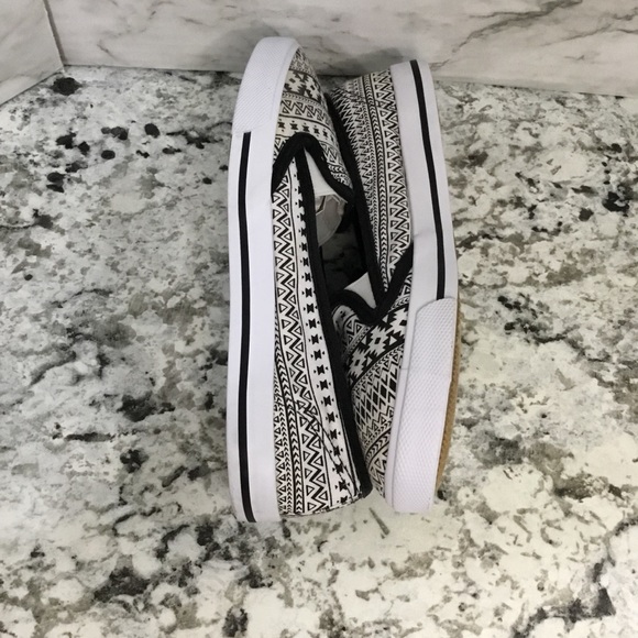 Austin Trading Company Women's Sneakers/Tennis Shoes - Picture 5 of 12